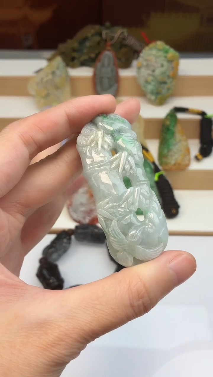 颈饰未镶嵌翡翠牌子
