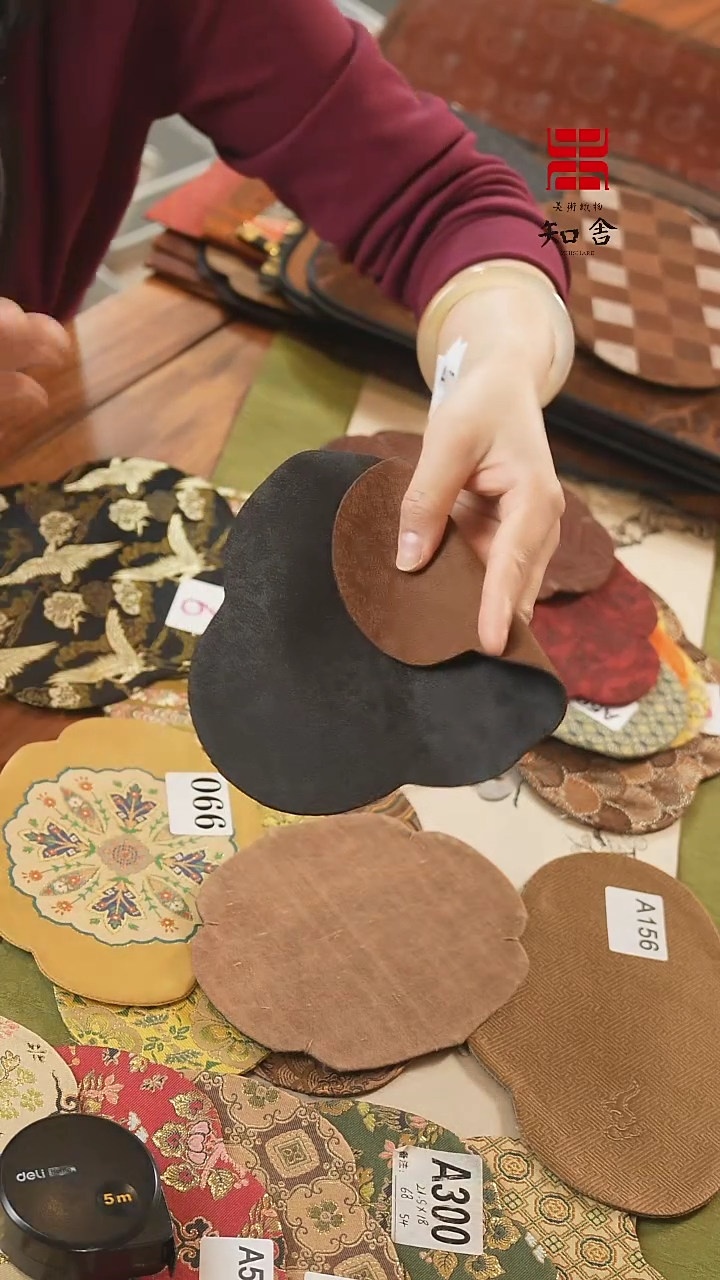 【闪购商品】织绣壶承···········