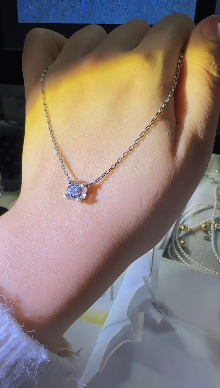 【闪购商品】合成钻石铂Pt950镶嵌1克拉成品牛头项链