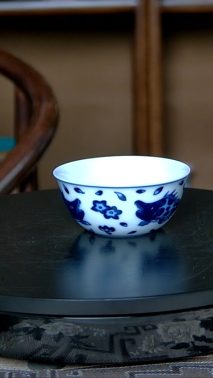 景德镇手工青花卧足杯