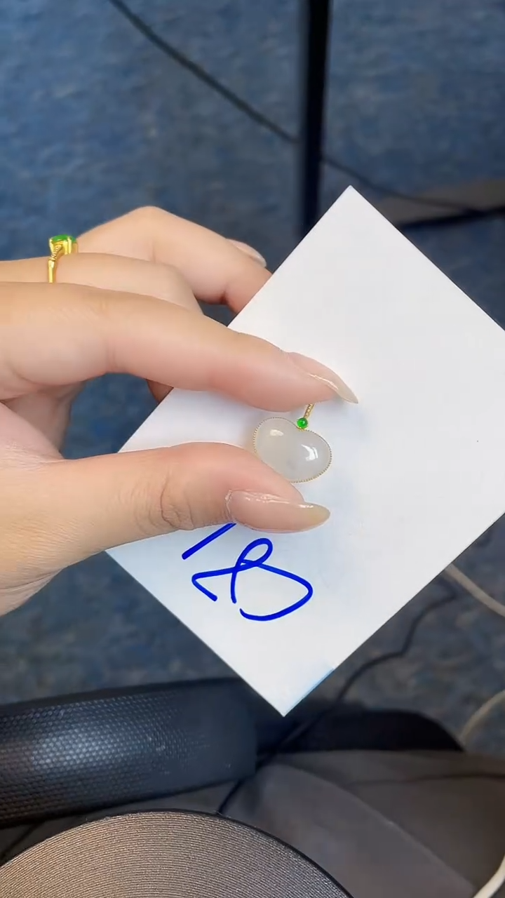 【闪购商品】翡翠颈饰18K金镶嵌00000000