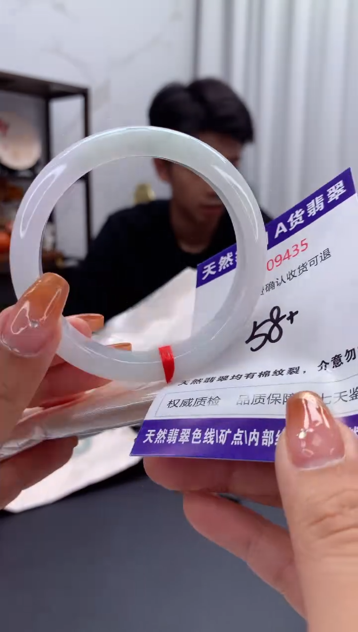 未镶嵌手镯翡翠有纹，完美者勿拍