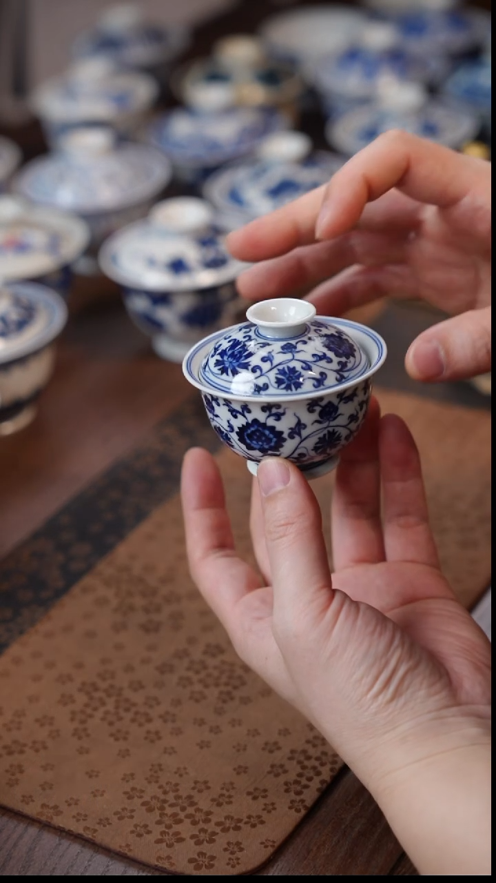 80福利缠枝盖碗11111