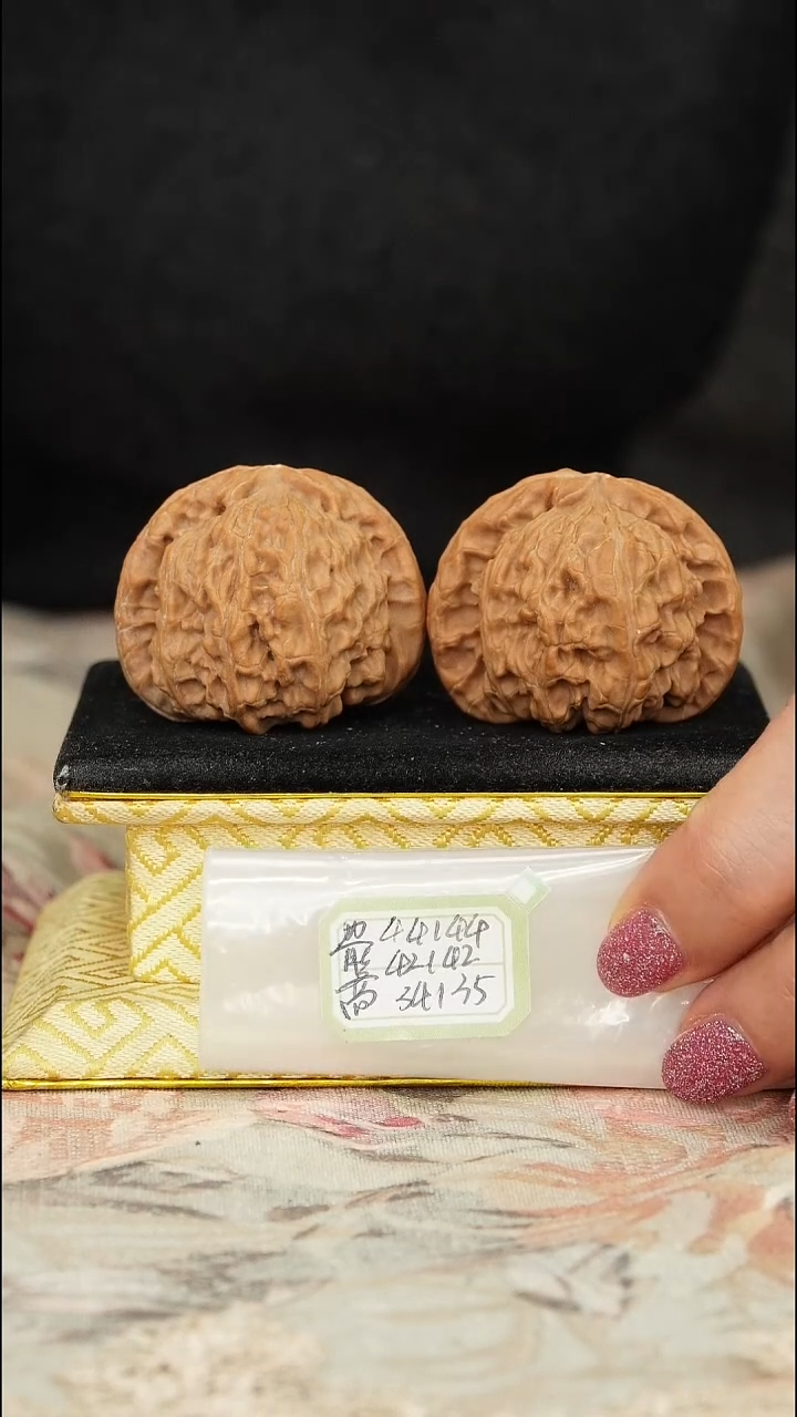 【闪购商品】文玩核桃把件白狮子