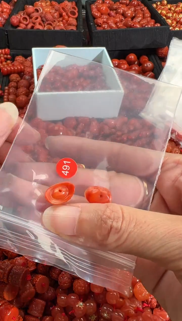 南红玛瑙未镶嵌颈饰1