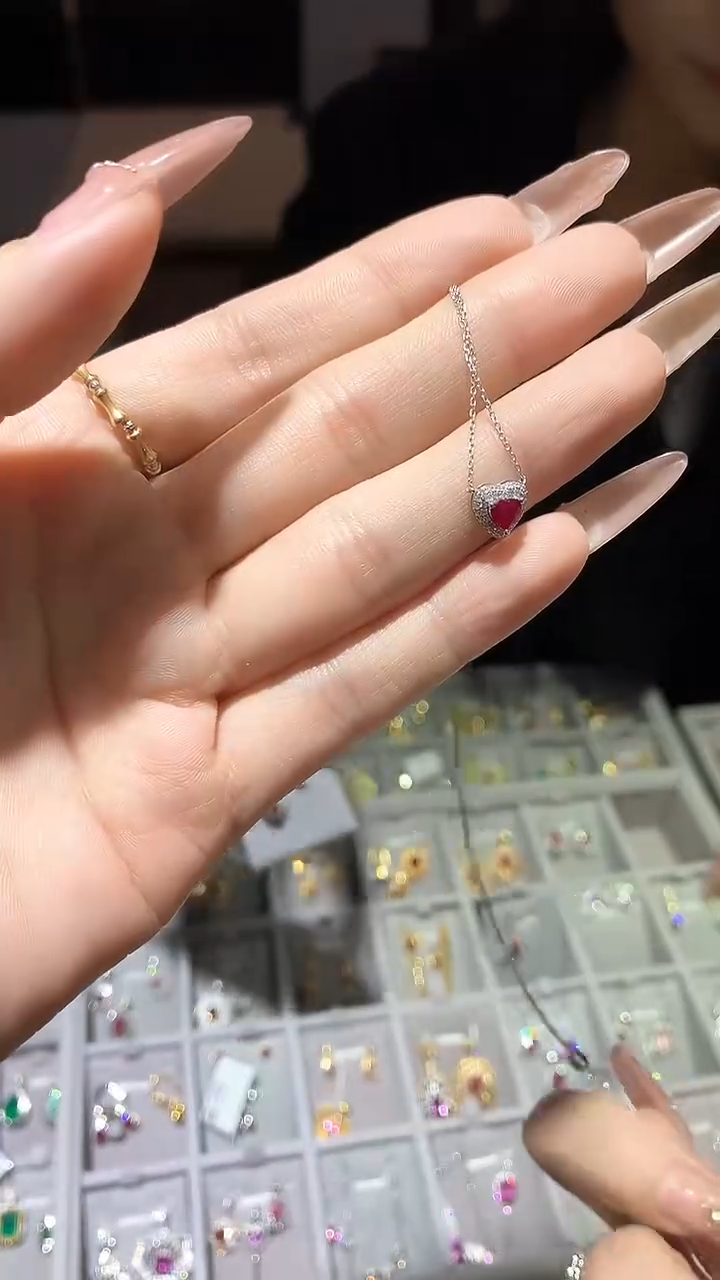 【闪购商品】红宝石项链18K金镶嵌项链