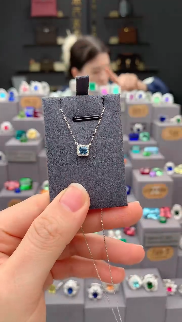 【闪购商品】海蓝宝石颈饰18K金镶嵌29分海蓝宝项链