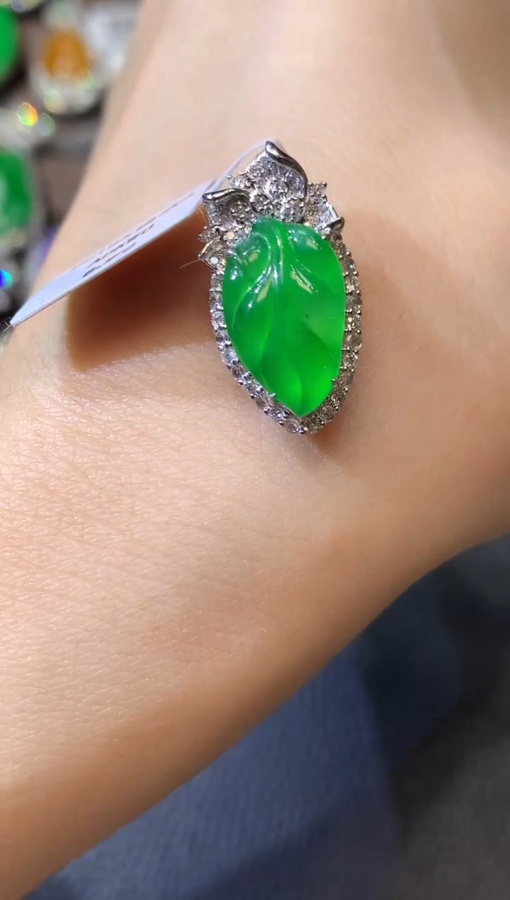 【闪购商品】翡翠吊坠(不含链)18K金镶嵌D31