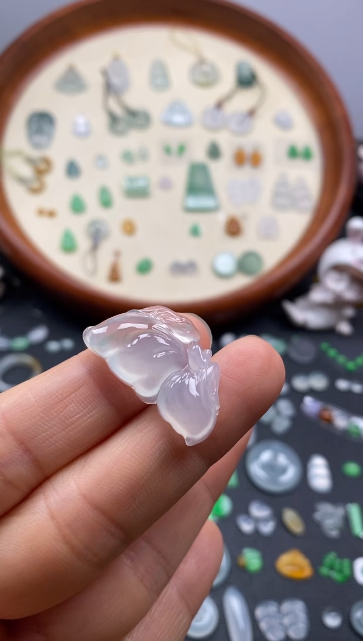 颈饰未镶嵌翡翠冰蝴蝶小仙女/芬