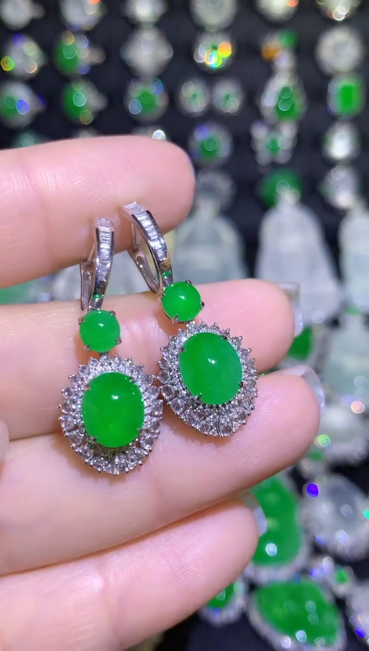 【闪购商品】翡翠耳饰18K金镶嵌高冰满绿阳绿双蛋面耳坠