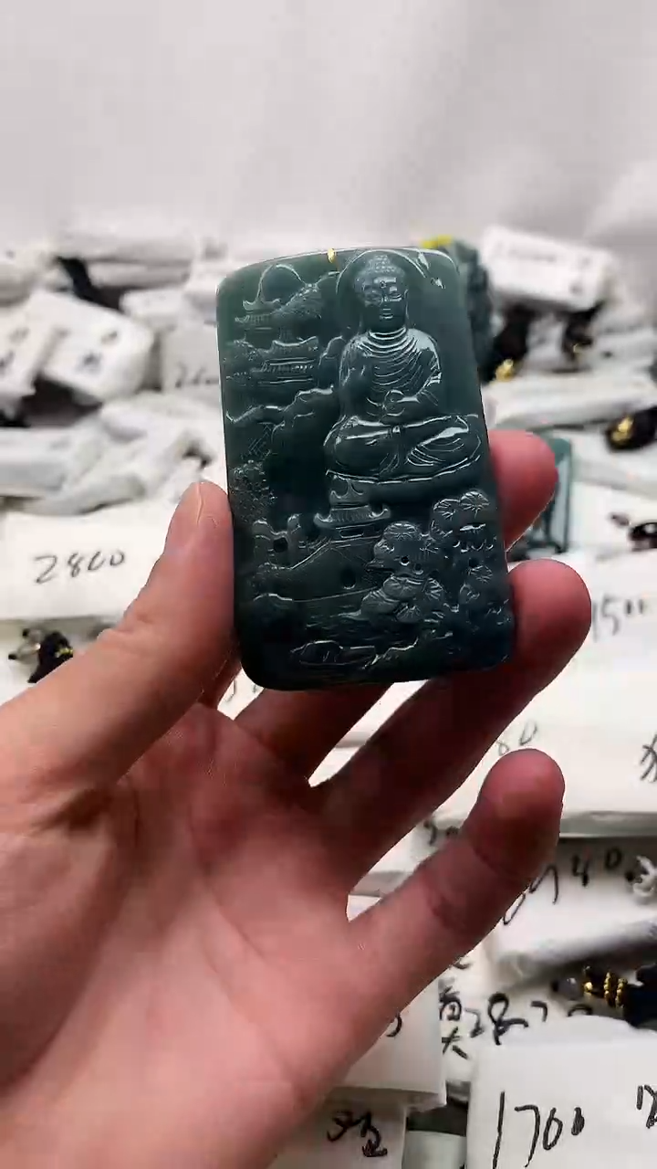 翡翠未镶嵌颈饰阿弥