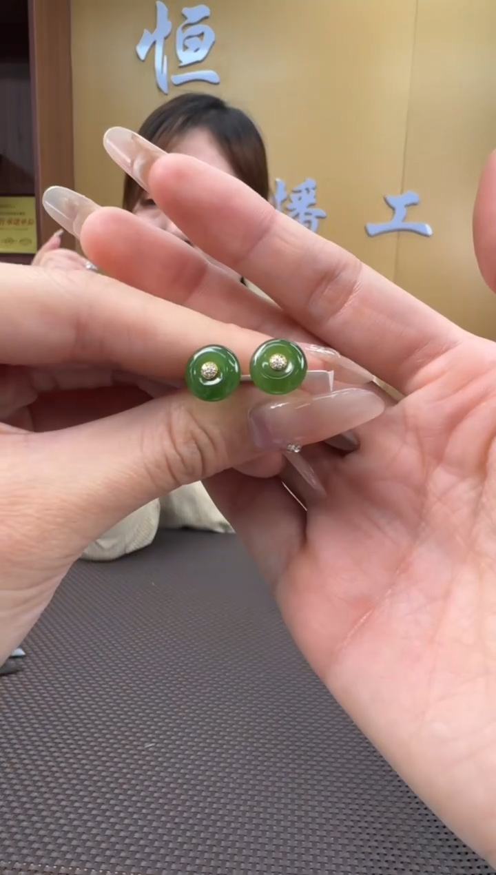 【闪购商品】和田玉耳饰18K金镶嵌一对