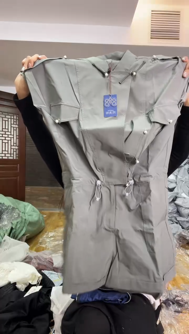 连体裤 M 110斤以里