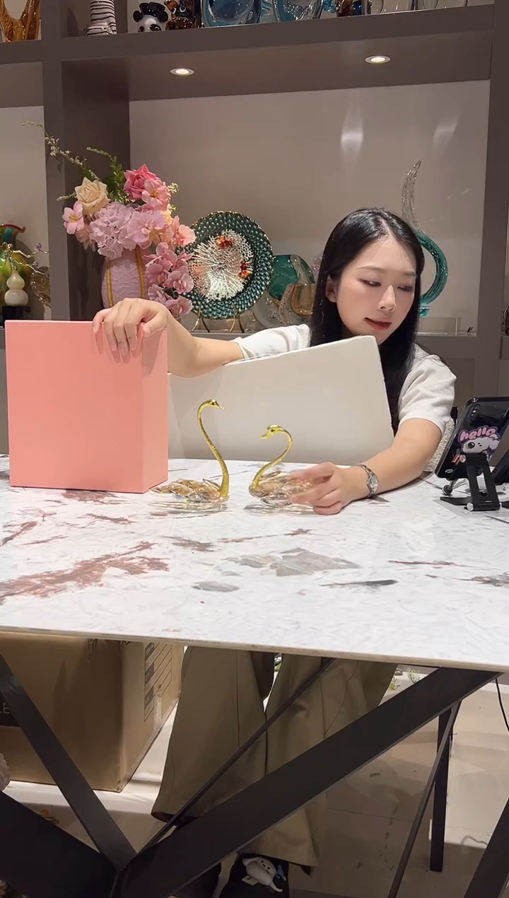 琥珀金小天鹅一对