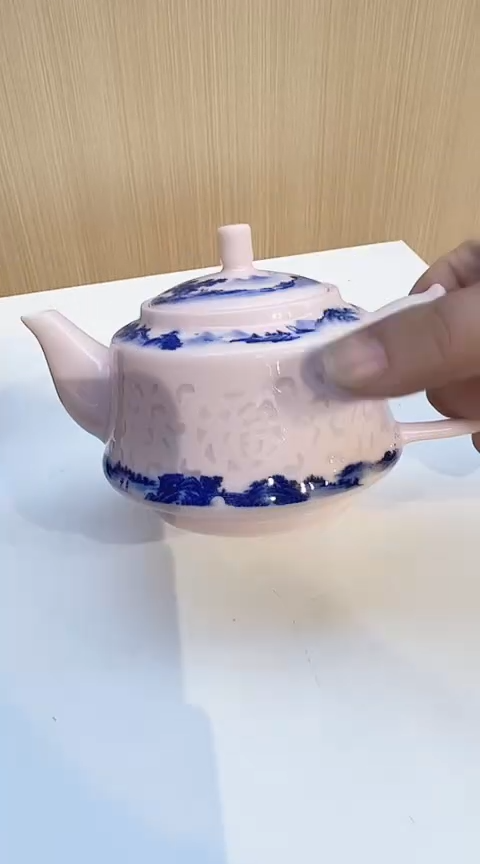 景德镇高温青花玲珑手把壶