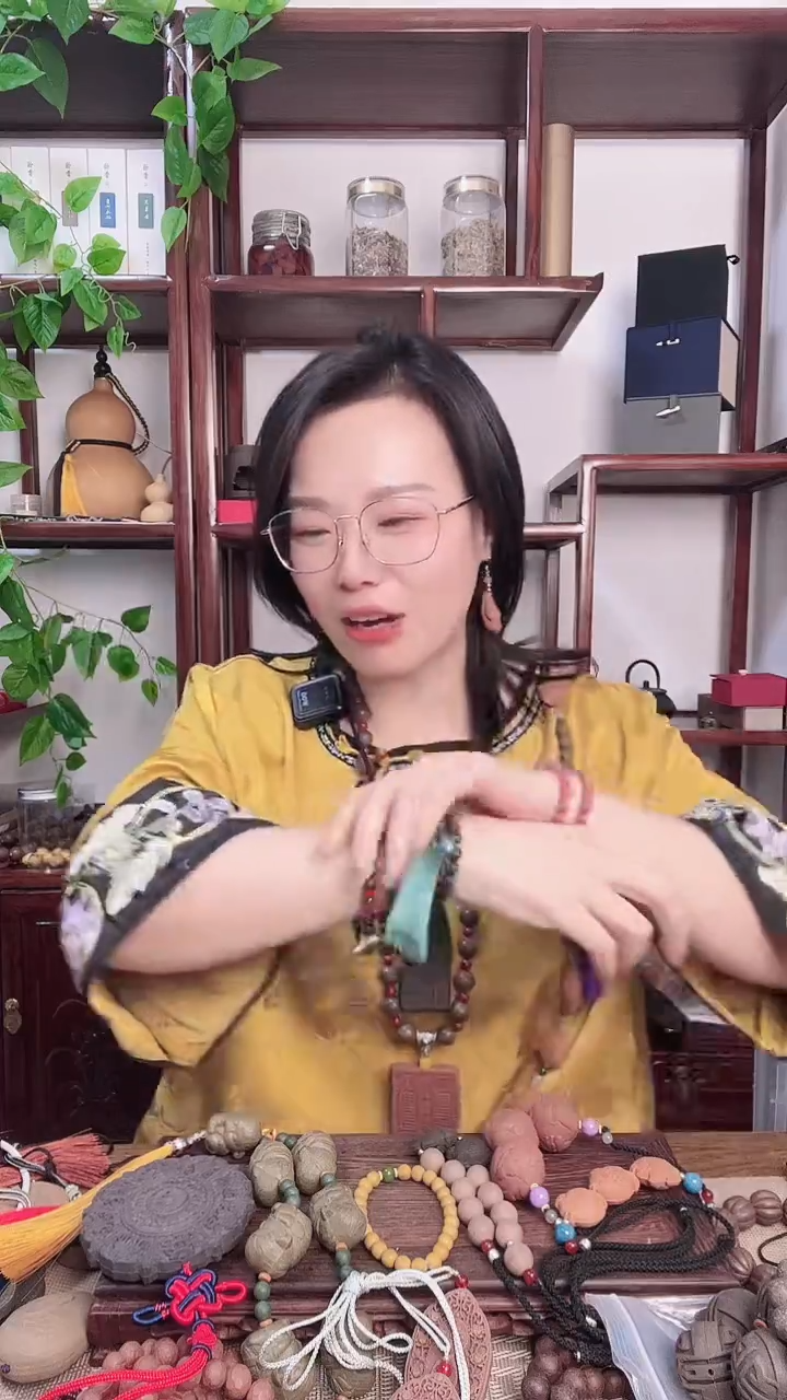 奶檀龙涎香方的佛牌