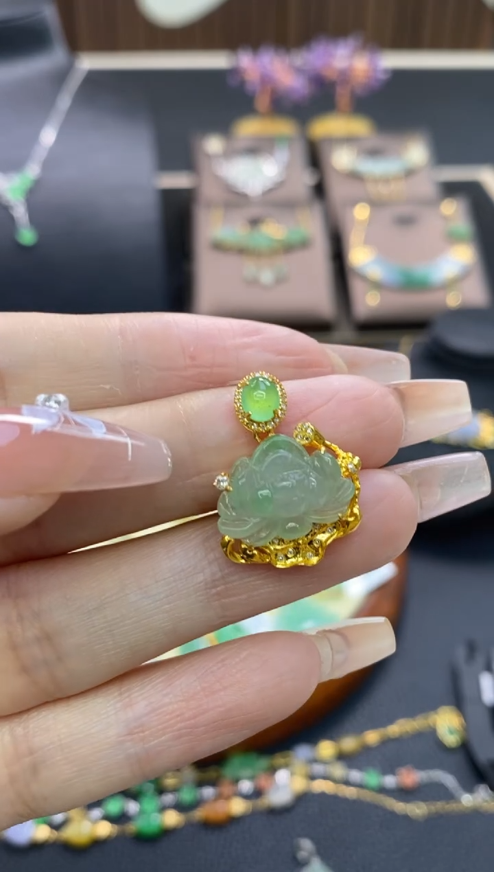 【闪购商品】翡翠颈饰18K金镶嵌净货15885