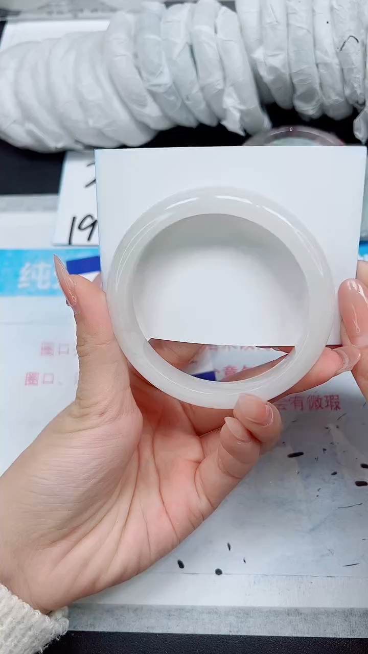 【闪购商品】石英质玉手镯未镶嵌A19-64/65