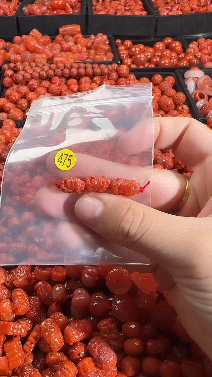 颈饰未镶嵌南红玛瑙1