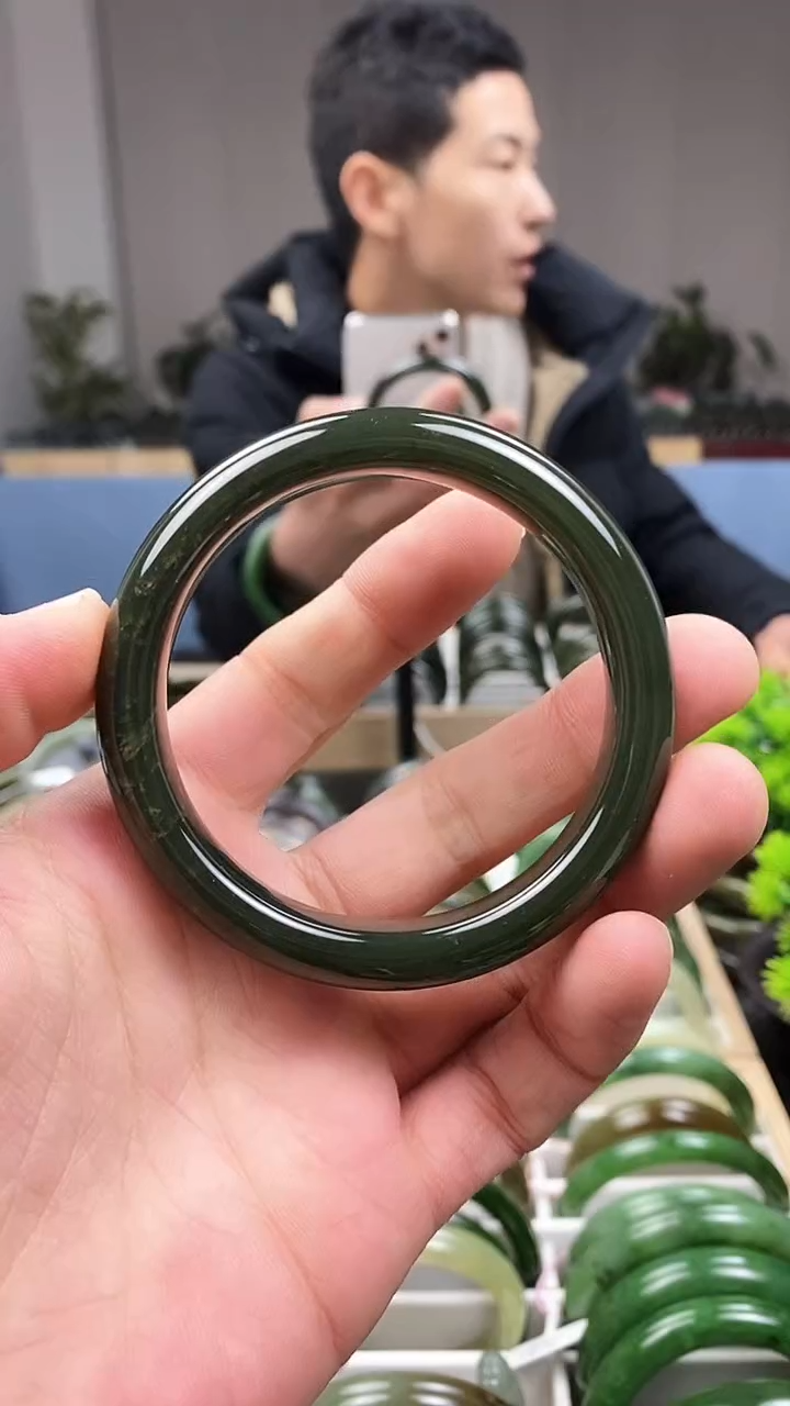 【闪购商品】和田玉手镯未镶嵌59