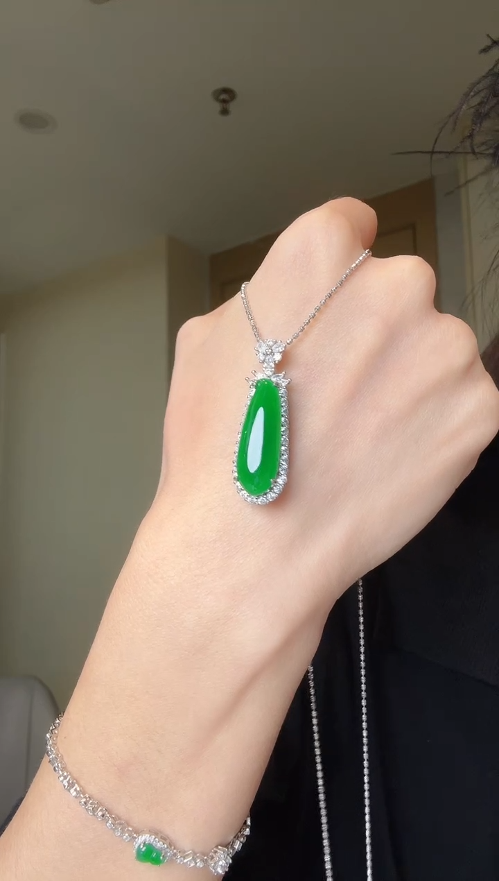 【闪购商品】翡翠吊坠(不含链)银S925镶嵌天然翡翠吊坠