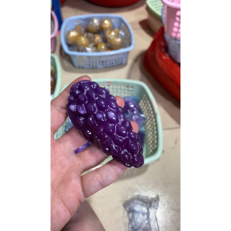 D  986 葡萄手持