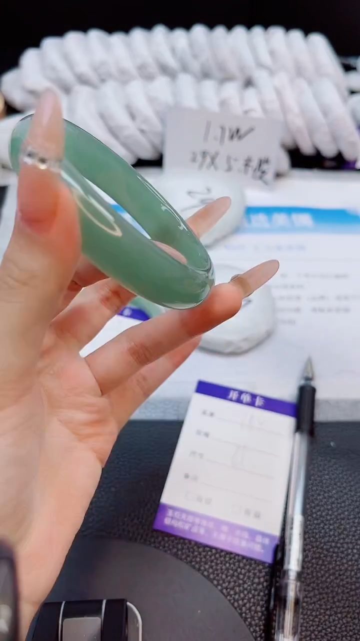 未镶嵌手镯石英质玉180-61