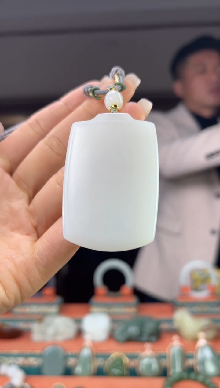 颈饰未镶嵌和田玉佩佩