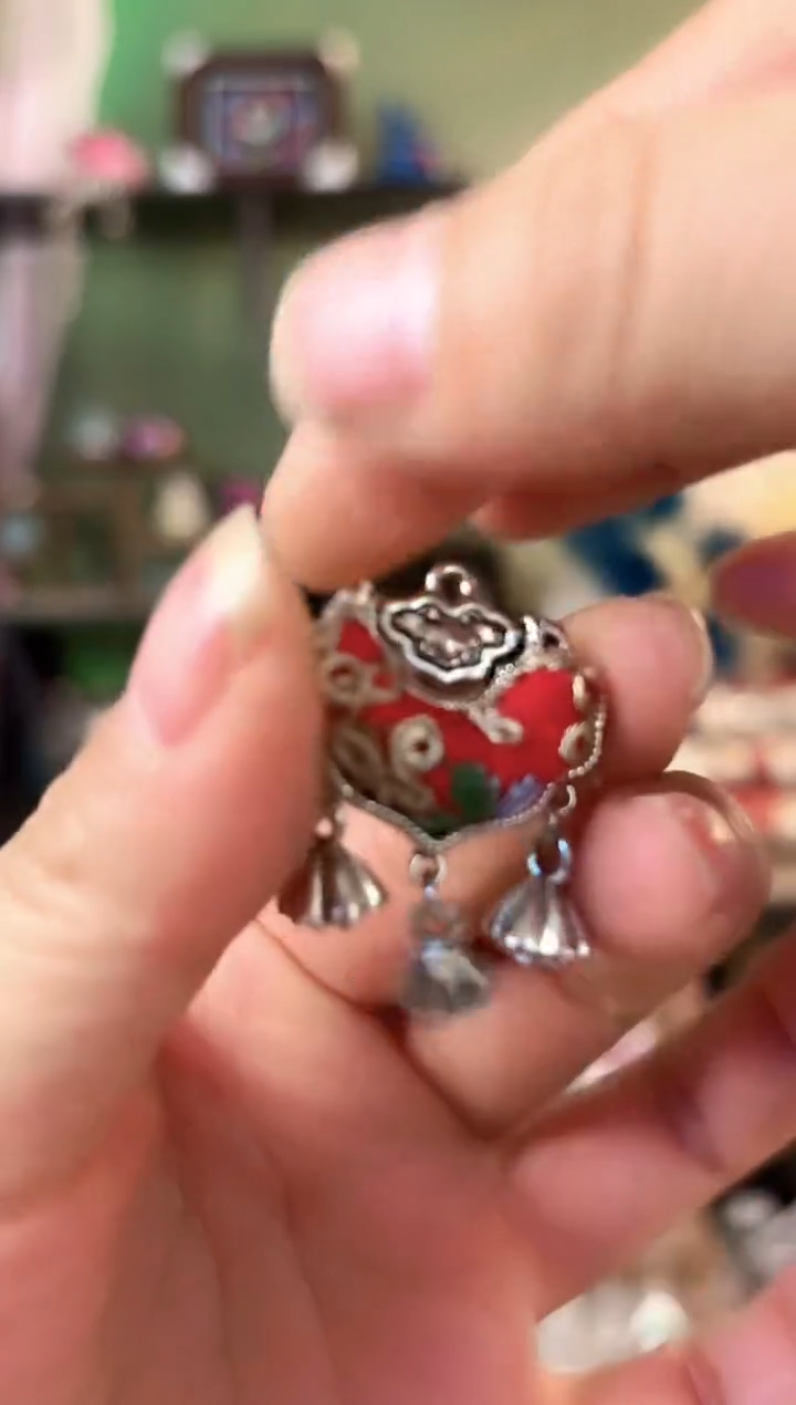 彩云南阁非遗老绣苗银饰品520