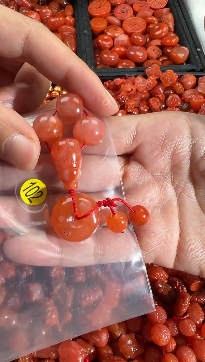 【闪购商品】南红玛瑙颈饰未镶嵌1