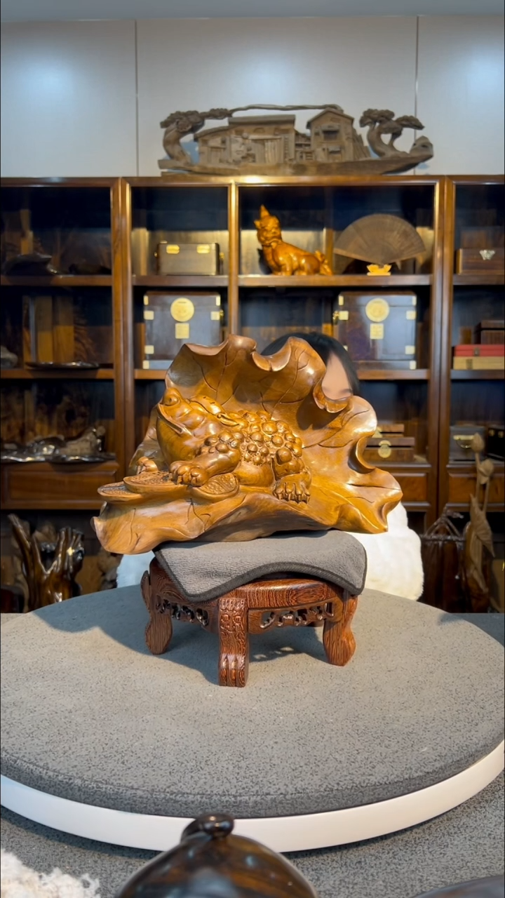 【闪购商品】金丝楠木雕荷叶金蟾