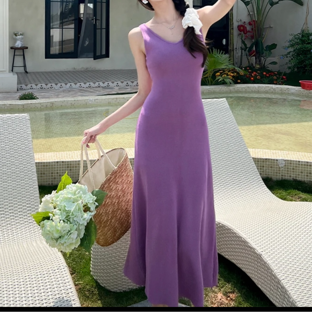 新款夏季法式V领弹力针织A摆连衣裙高级感气质收腰显瘦吊带中长裙