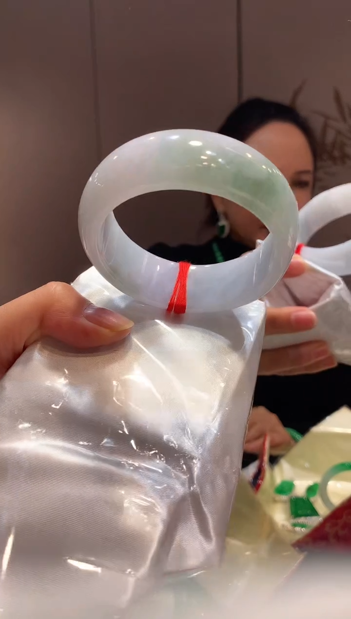 【闪购商品】翡翠手镯未镶嵌手镯