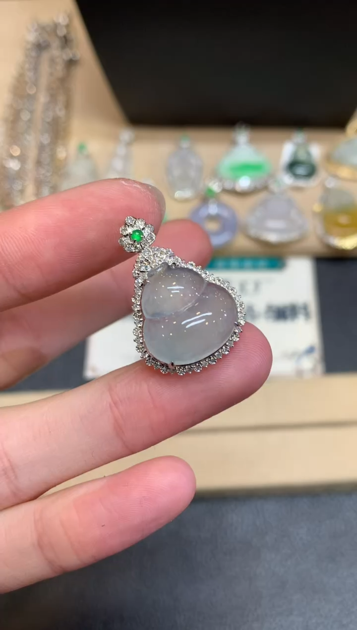 【闪购商品】翡翠颈饰18K金镶嵌葫芦【无服务费】