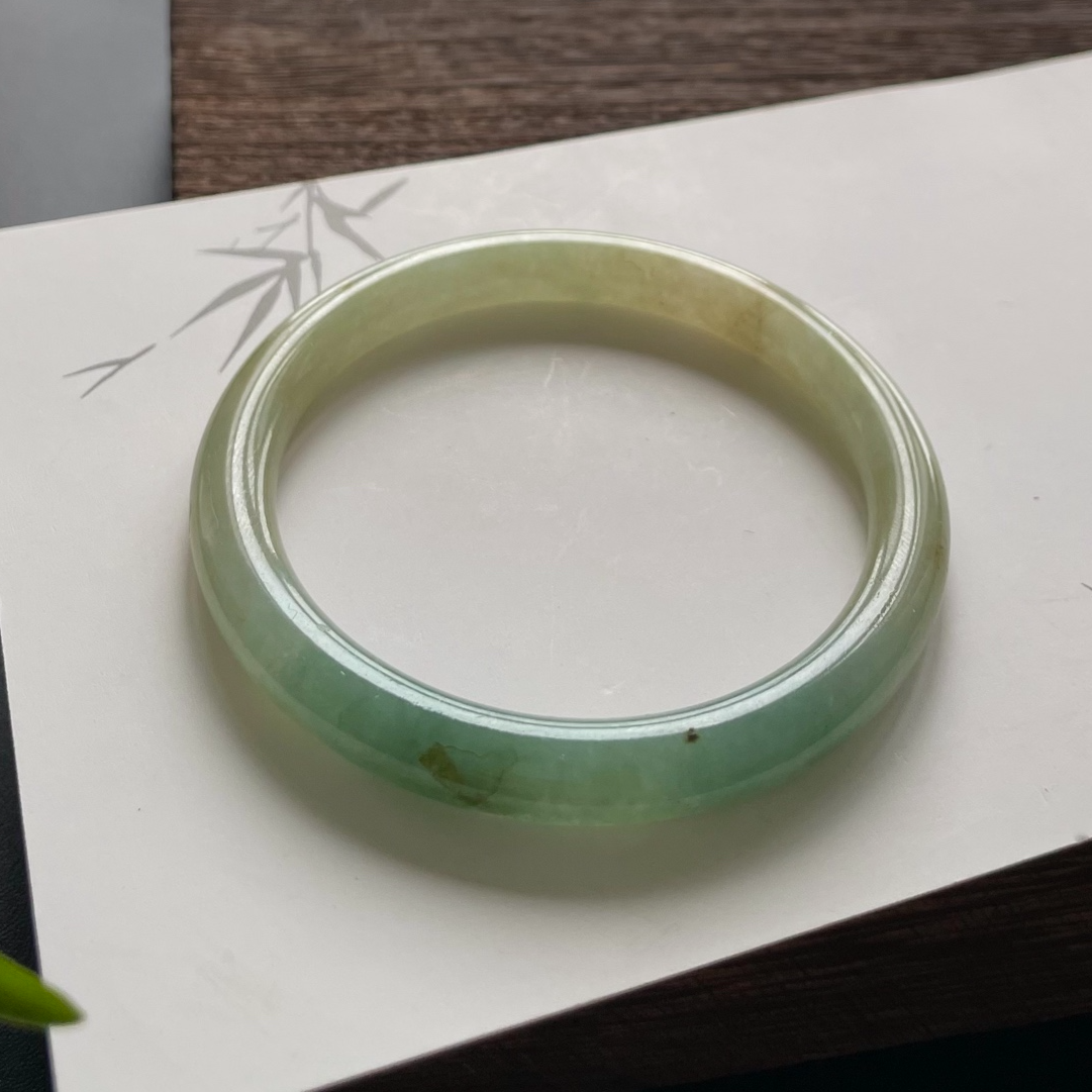 【静心】“莹青”细糯青绿复古老翡翠手镯（圈口50）