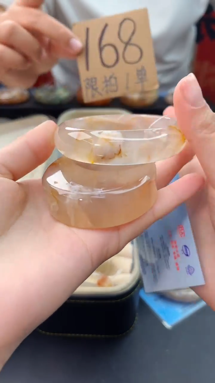 【闪购商品】石英质玉手镯未镶嵌赠送镯心（圈口56