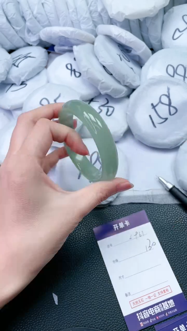 【闪购商品】石英质玉手镯未镶嵌L961