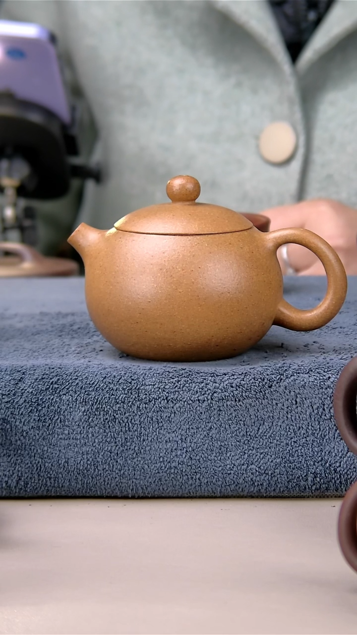 【闪购商品】紫砂茶壶200西施梨皮黄段