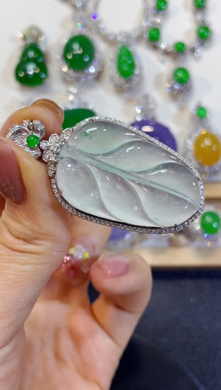 吊坠(不含链)18K金镶嵌翡翠团购36