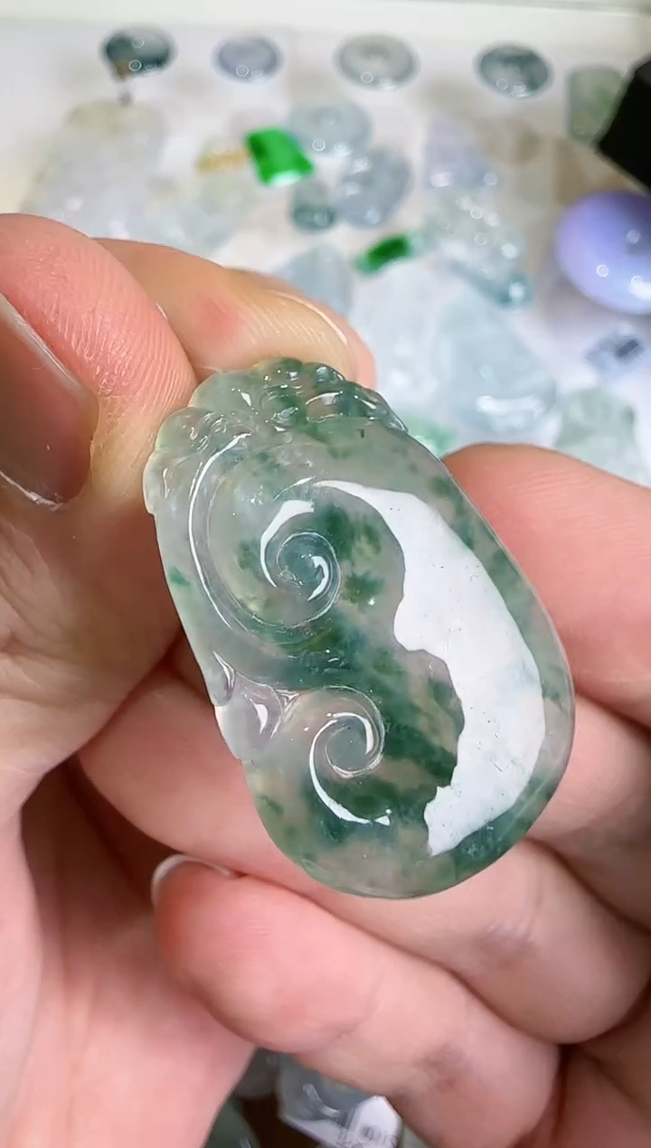 【闪购商品】翡翠颈饰未镶嵌···