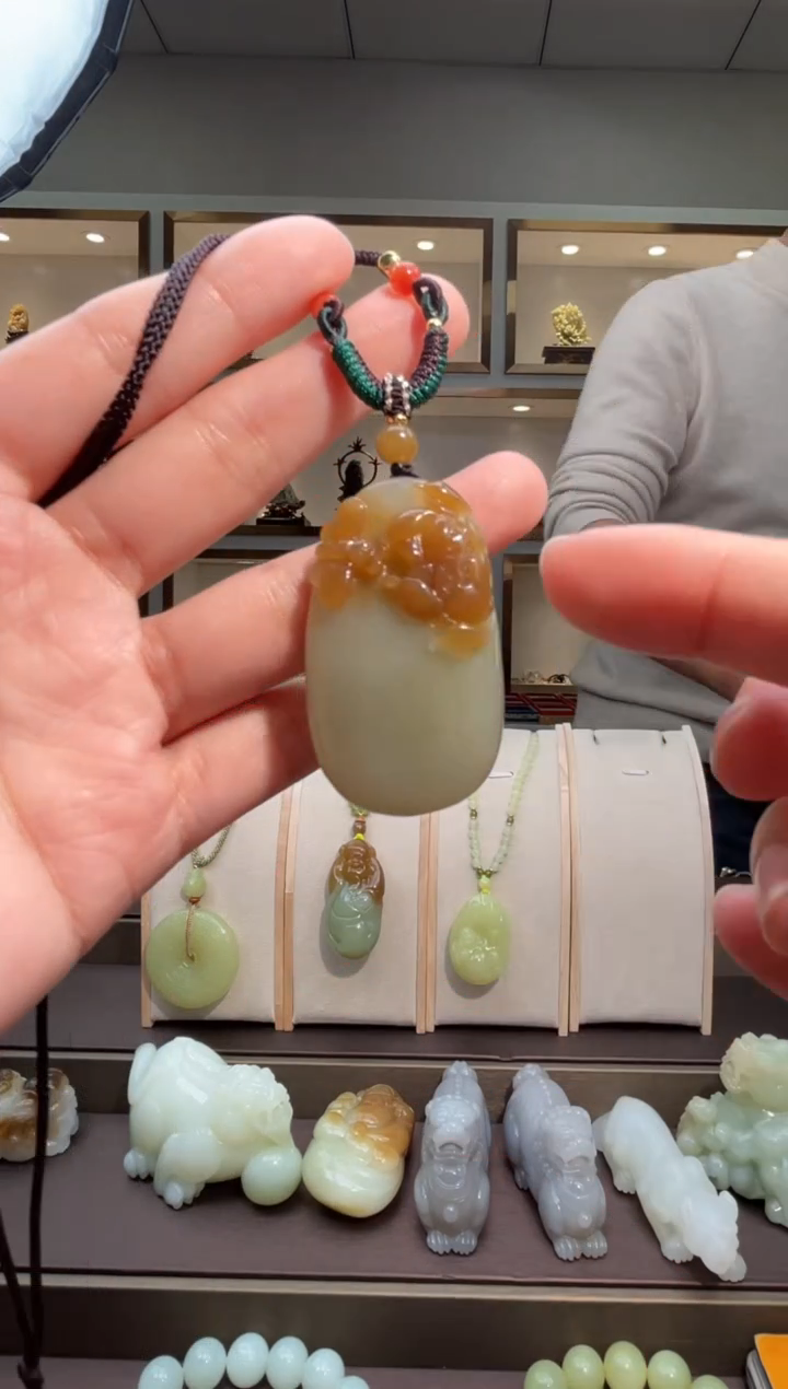 颈饰未镶嵌和田玉苏