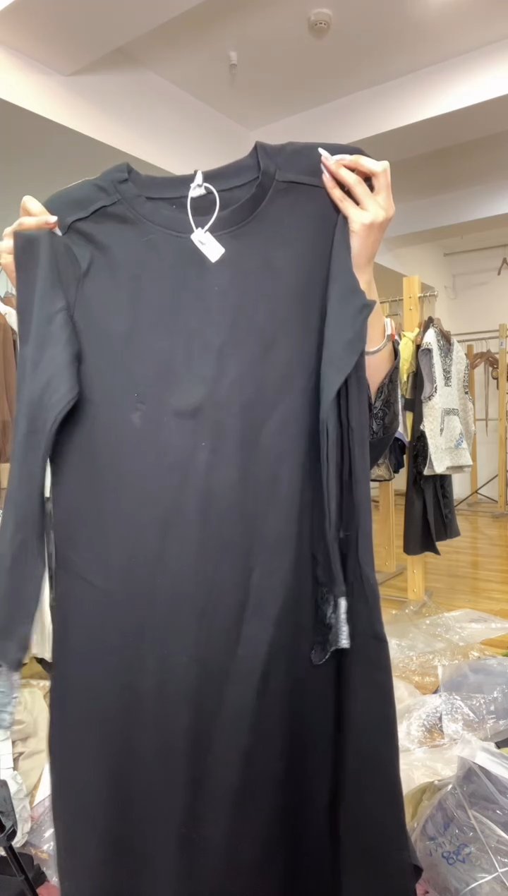L码      120斤  吊带裙  圆领  污渍