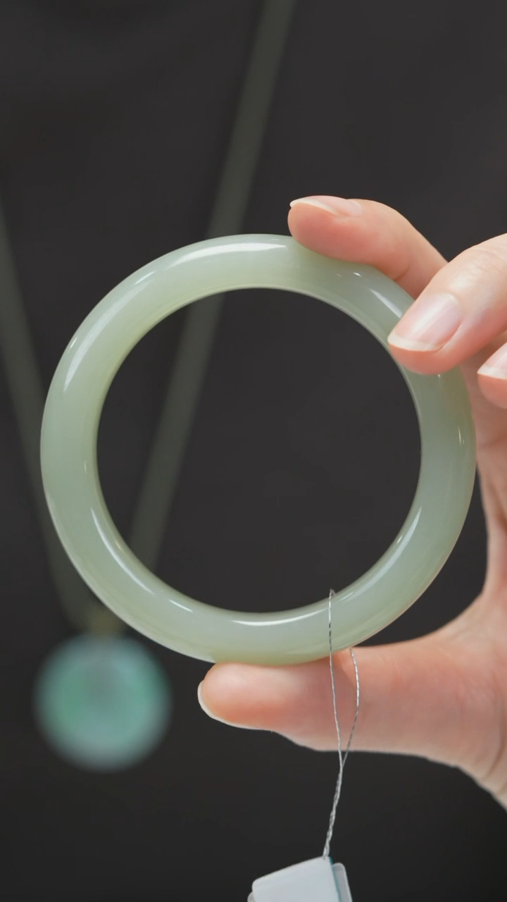 未镶嵌手镯和田玉和田玉手镯L0143