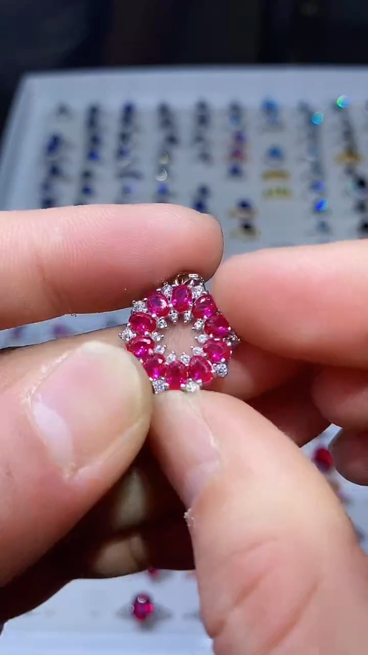 【闪购商品】红宝石吊坠(赠链)银S925镶嵌........