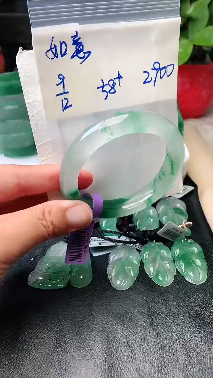 定制石英质玉（非洲翠）如*手镯