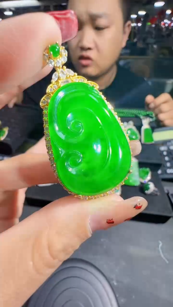 【闪购商品】定制翡翠未镶嵌如意1