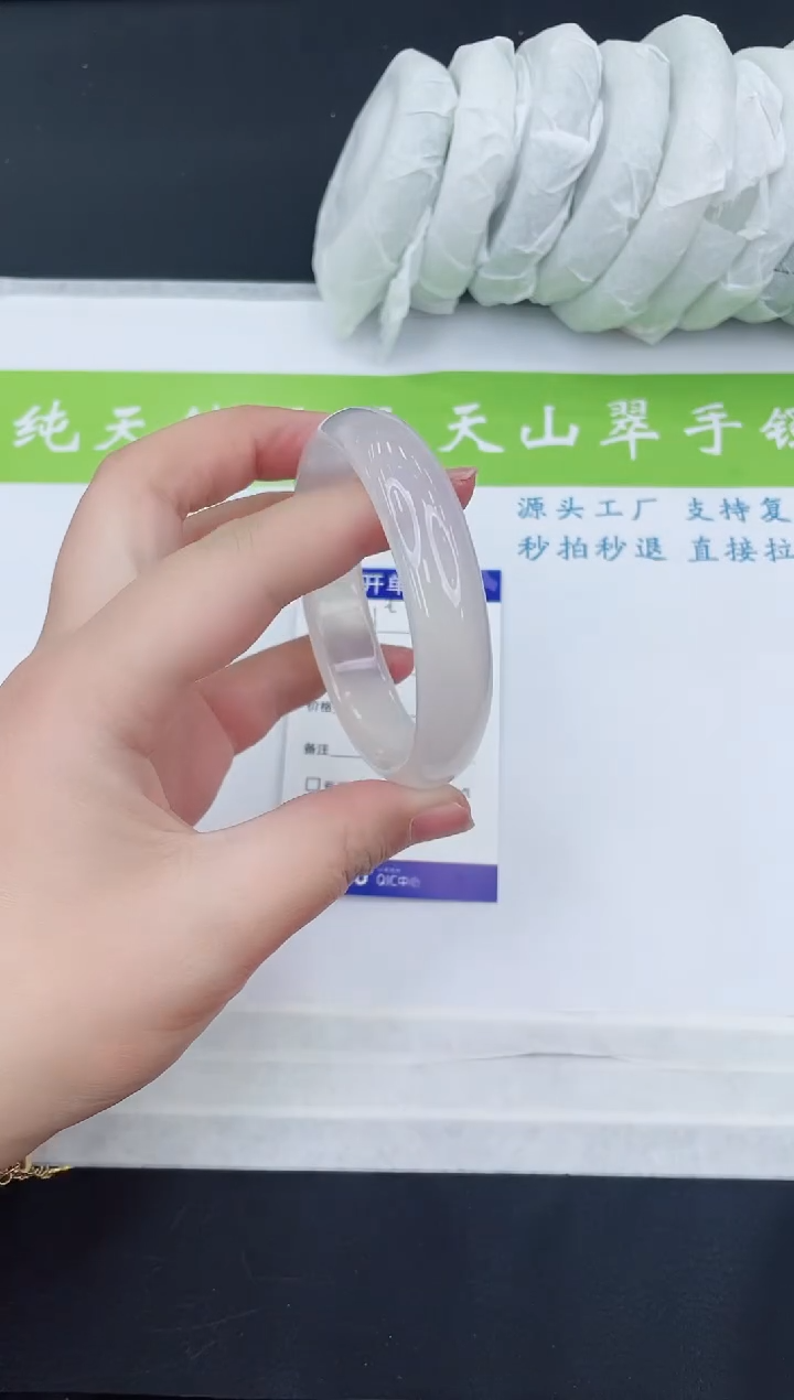 【闪购商品】石英质玉手镯未镶嵌M44-59+