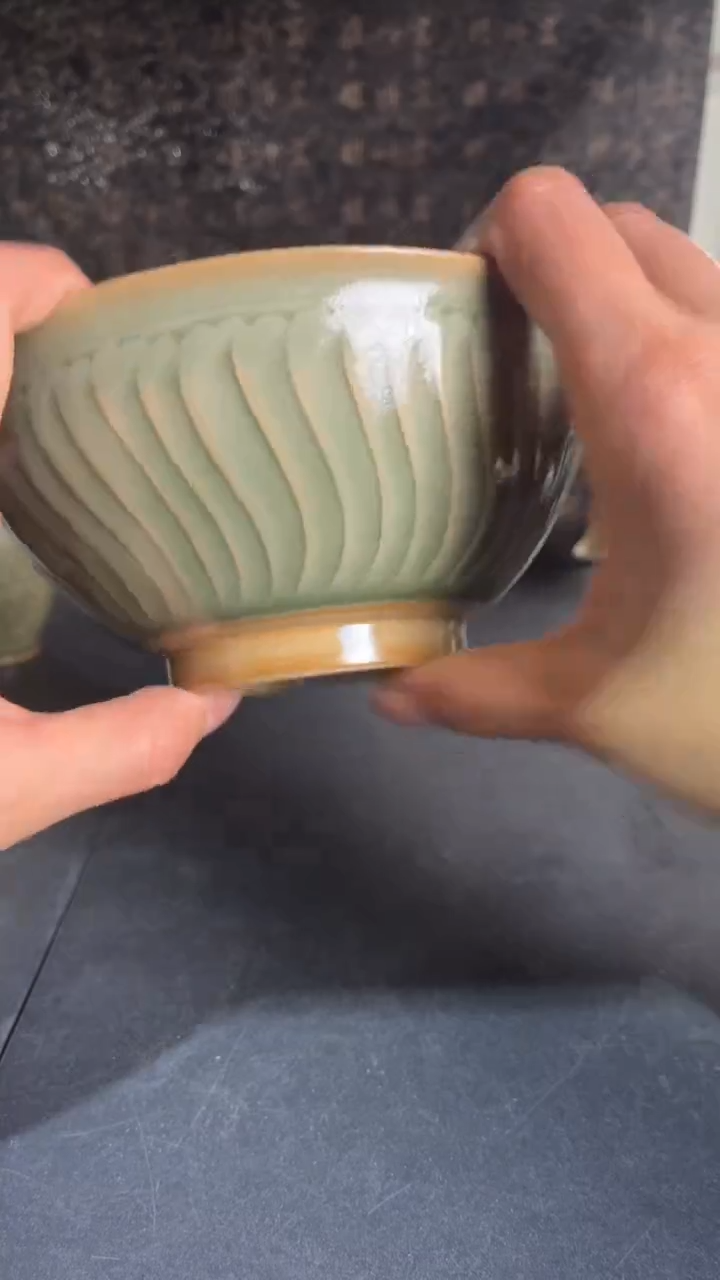 耀州窑仰山微瑕团菊碗冰裂