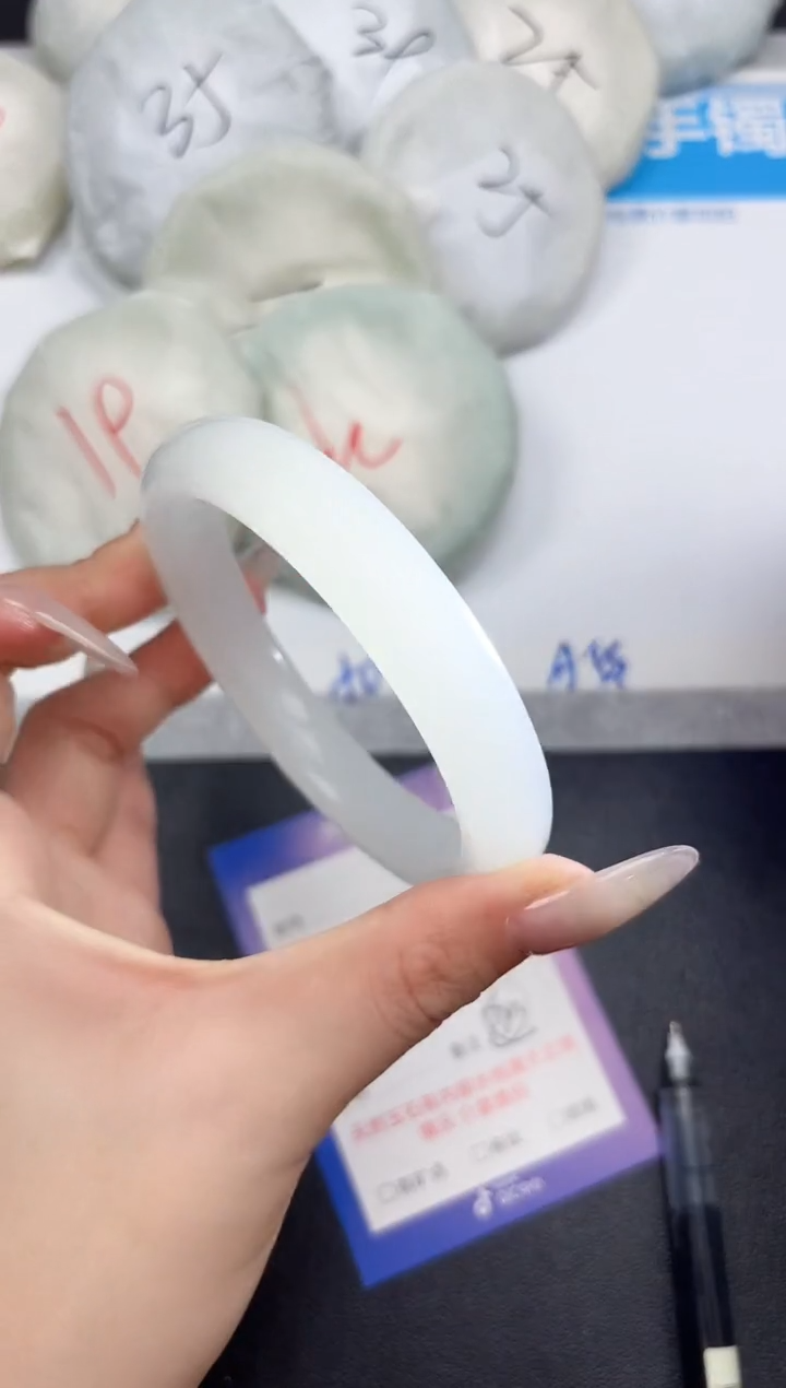 未镶嵌手镯石英质玉203-62.4