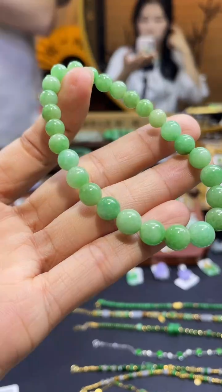 颈饰未镶嵌翡翠手串